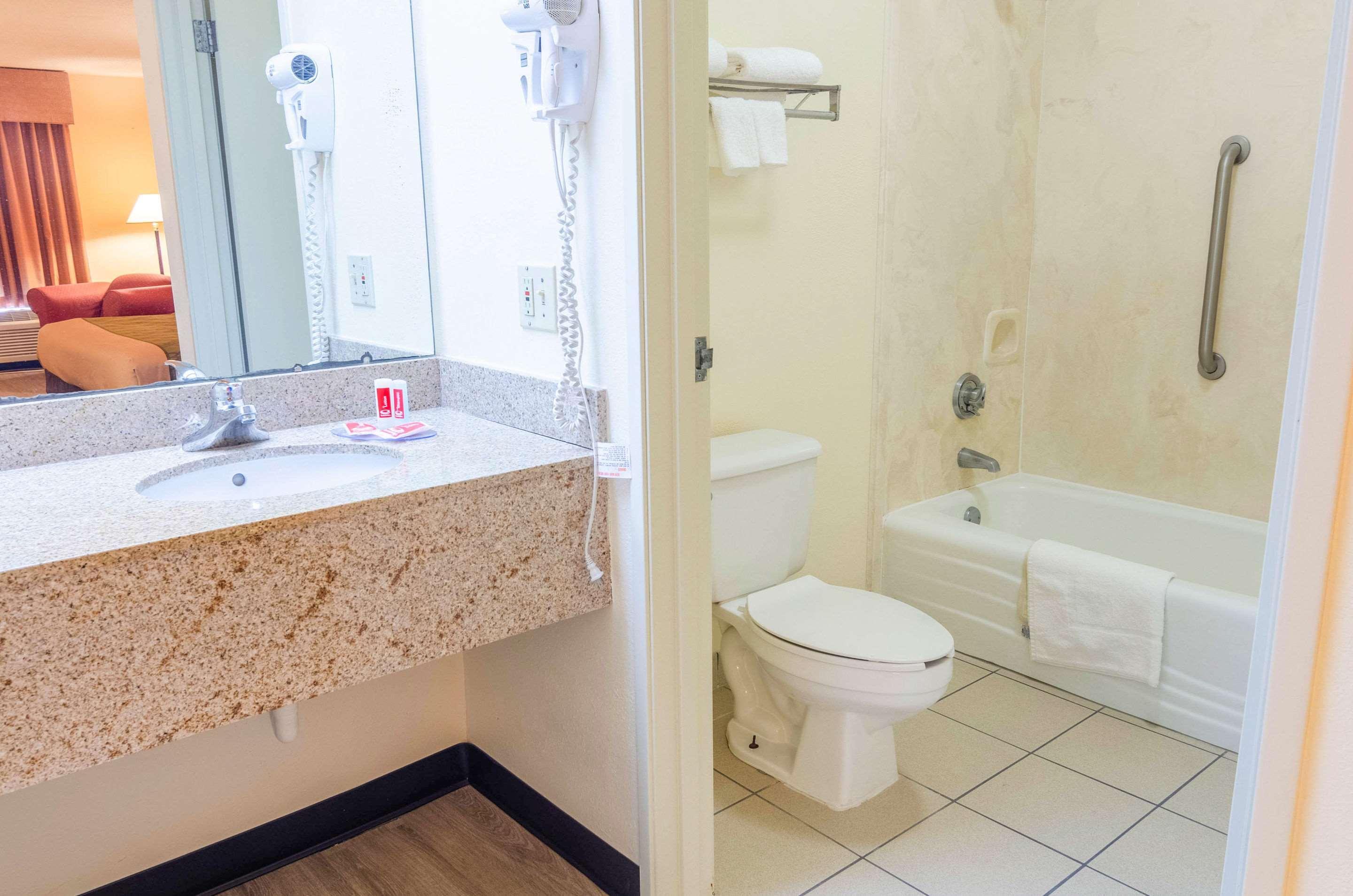 Econo Lodge Inn & Suites Gulfport Dış mekan fotoğraf