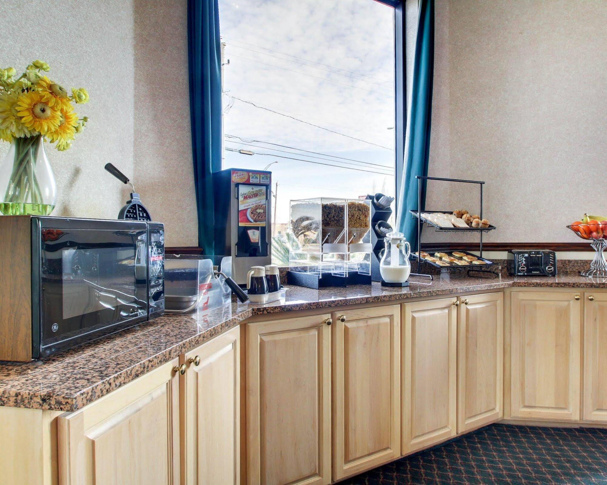 Econo Lodge Inn & Suites Gulfport Dış mekan fotoğraf
